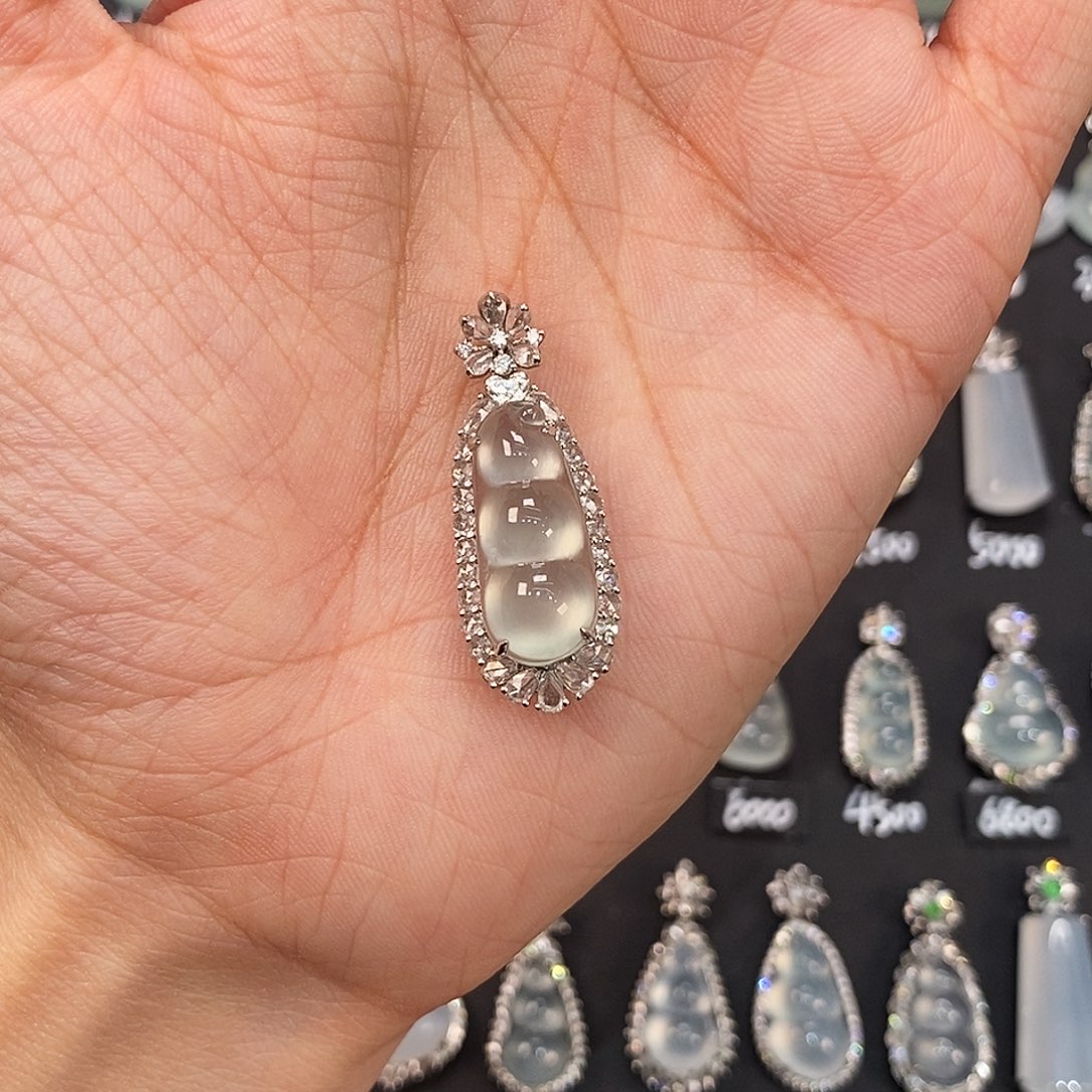 颈饰18K金镶嵌翡翠天然缅甸A货翡翠福豆