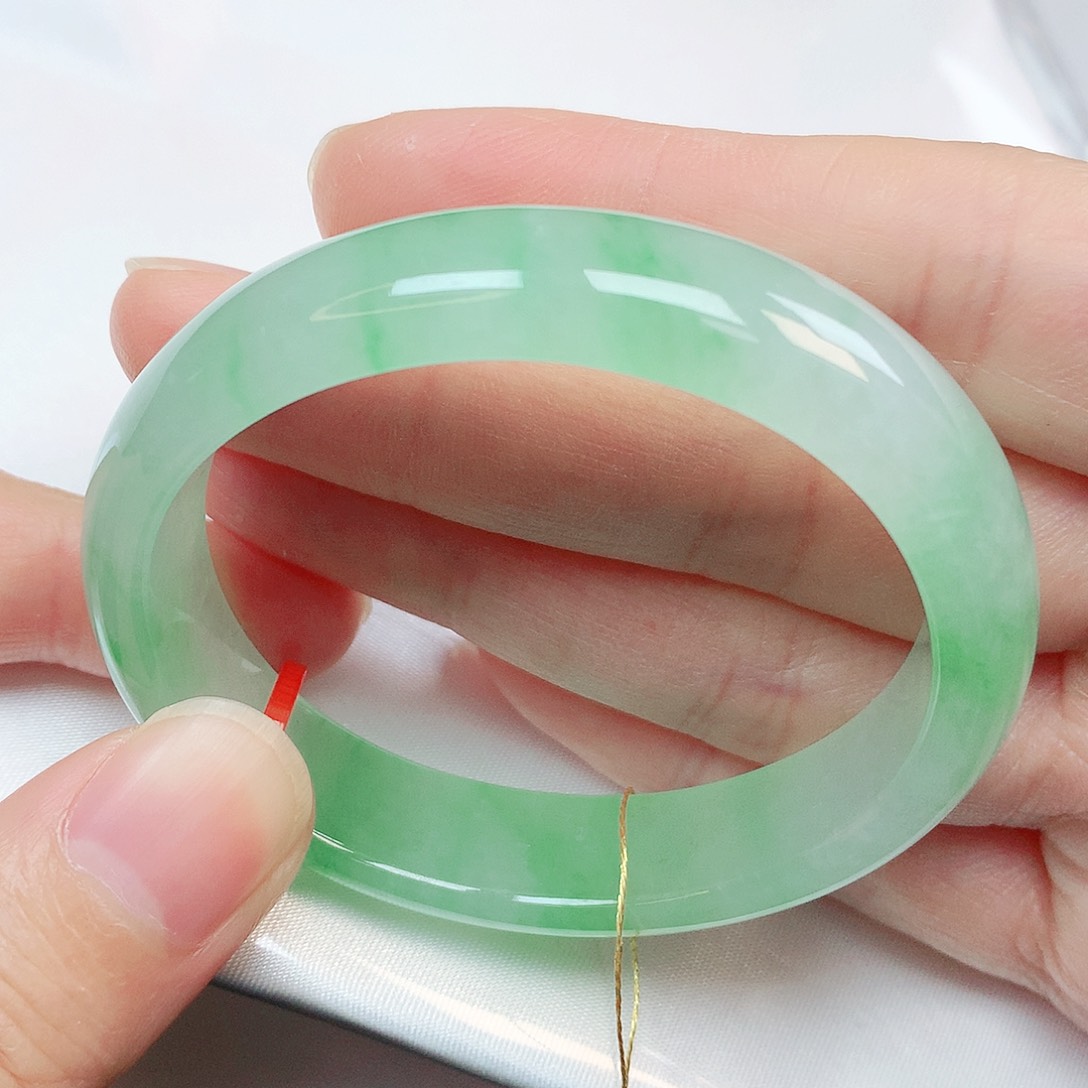 翡翠手镯未镶嵌抖音668