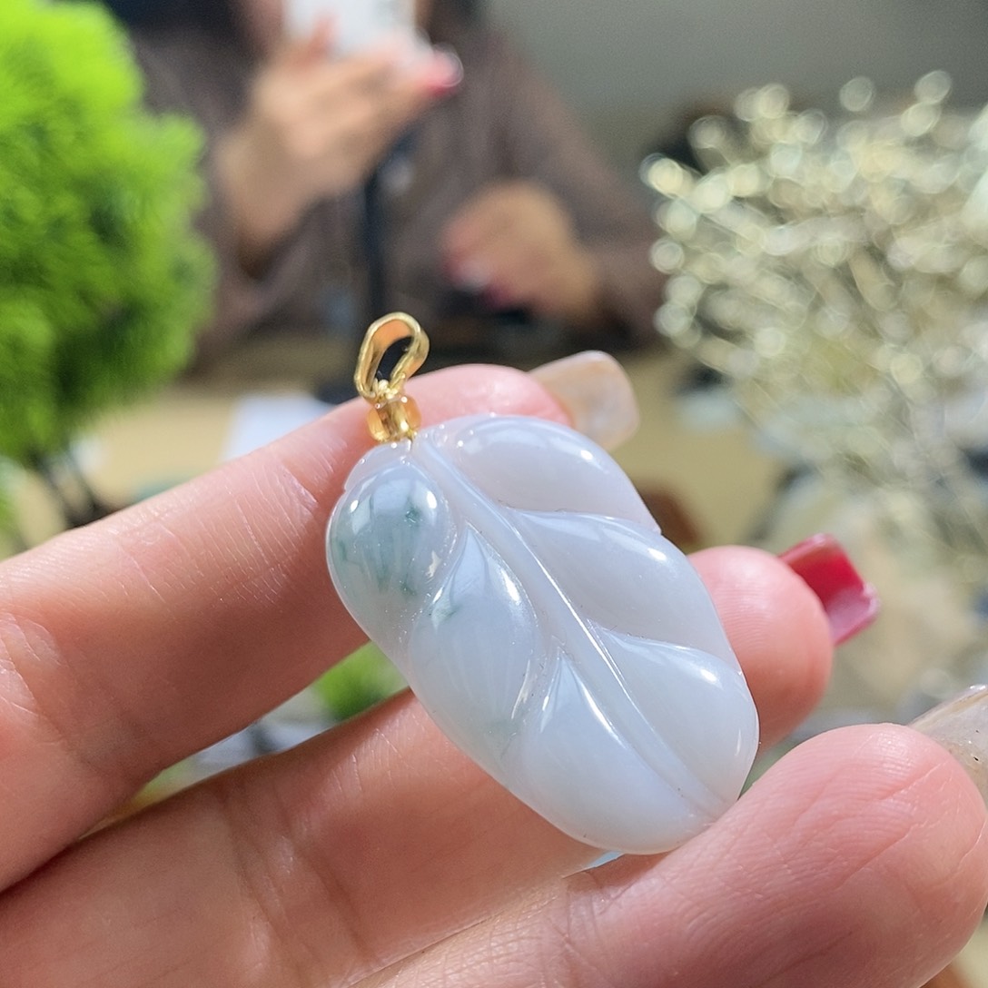 【闪购商品】翡翠颈饰未镶嵌叶子