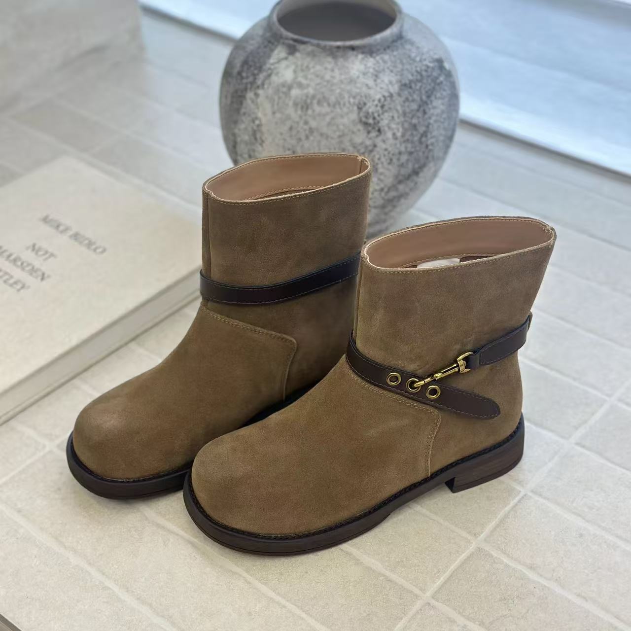 W8125皮带扣女2厚底牛仔靴复古粗跟机车短靴堆堆靴子单里