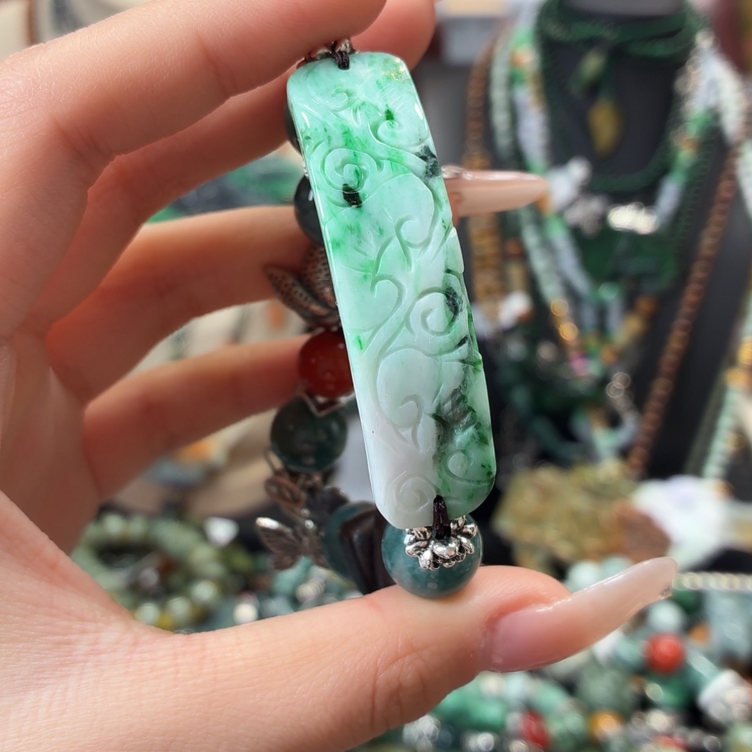 翡翠未镶嵌耳饰手串