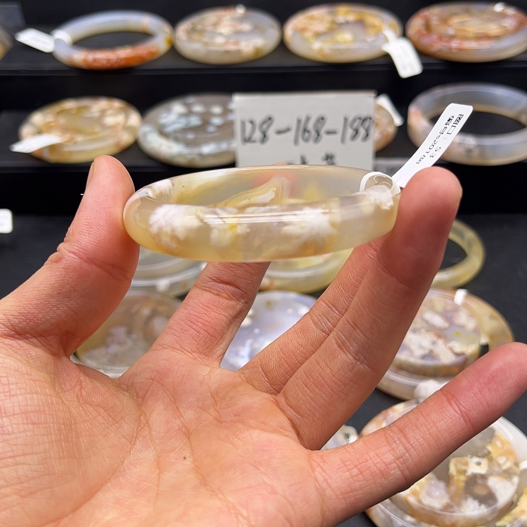 陌***。玛瑙/玉髓未镶嵌颈饰