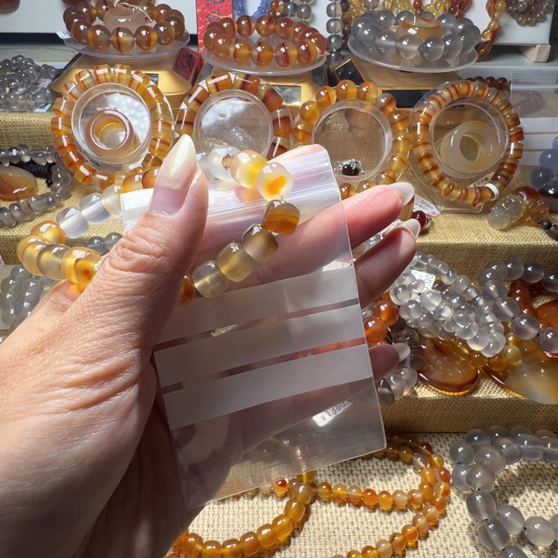 芳****玛瑙/玉髓合金颈饰3