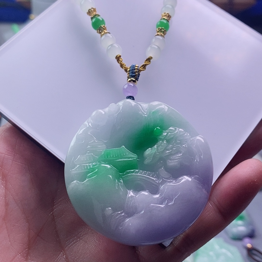 翡翠未镶嵌吊坠(赠链)