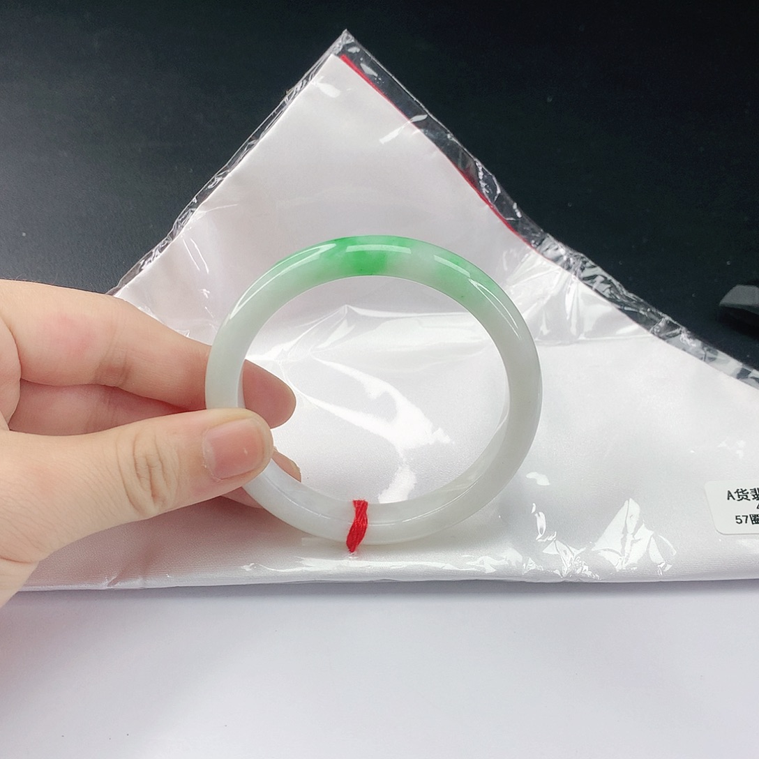 翡翠手镯未镶嵌翡翠353
