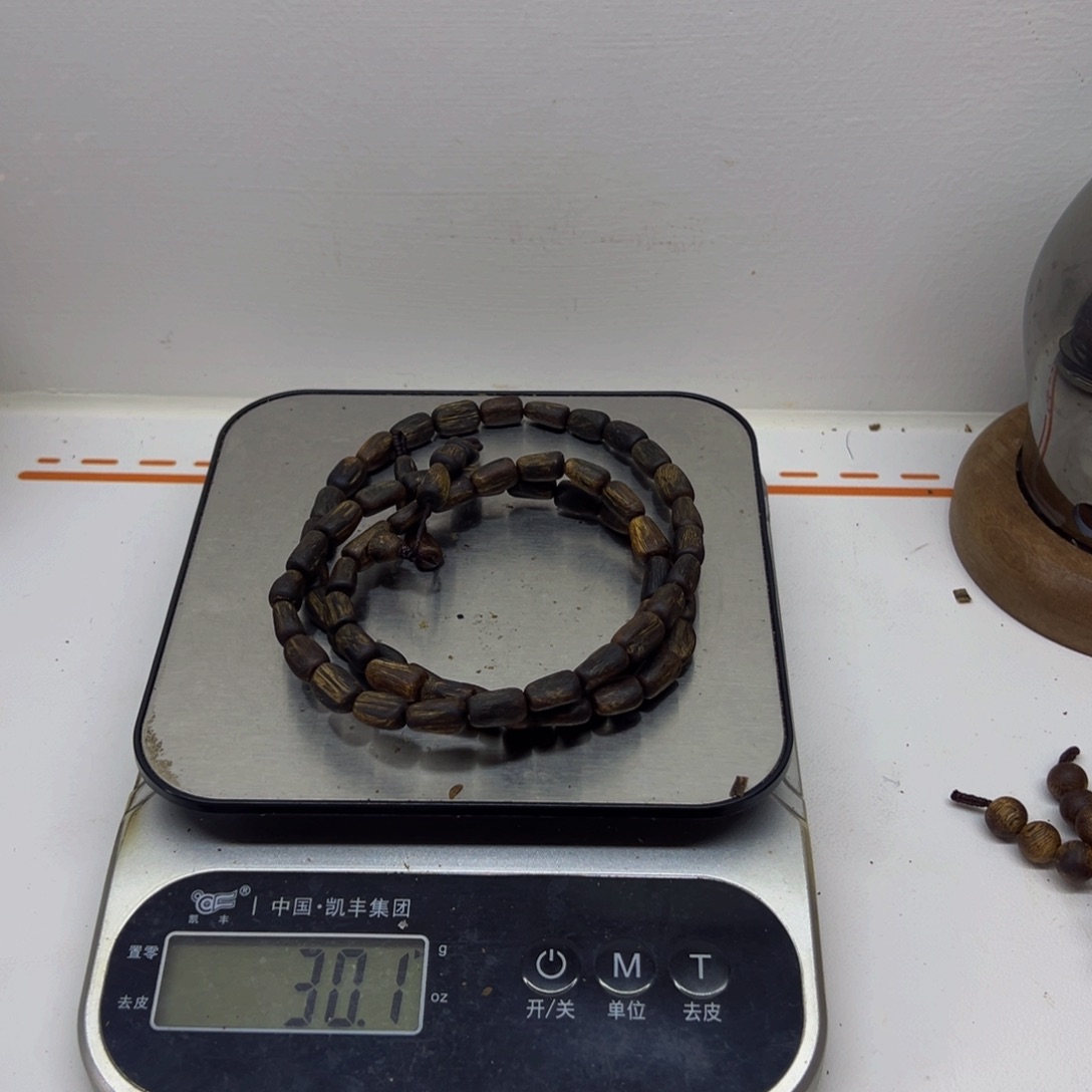 沉香手串用****9绿奇楠沉香乌身圆叶沉水手串30克