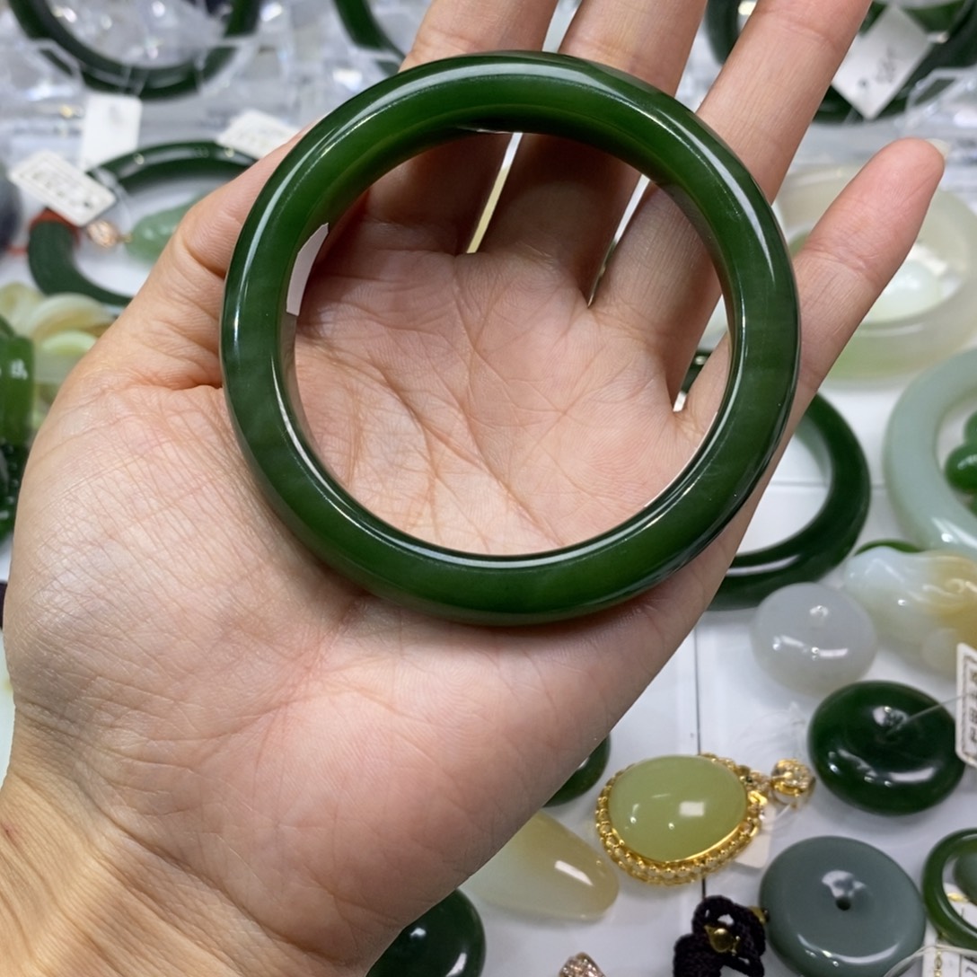 和田玉未镶嵌手镯