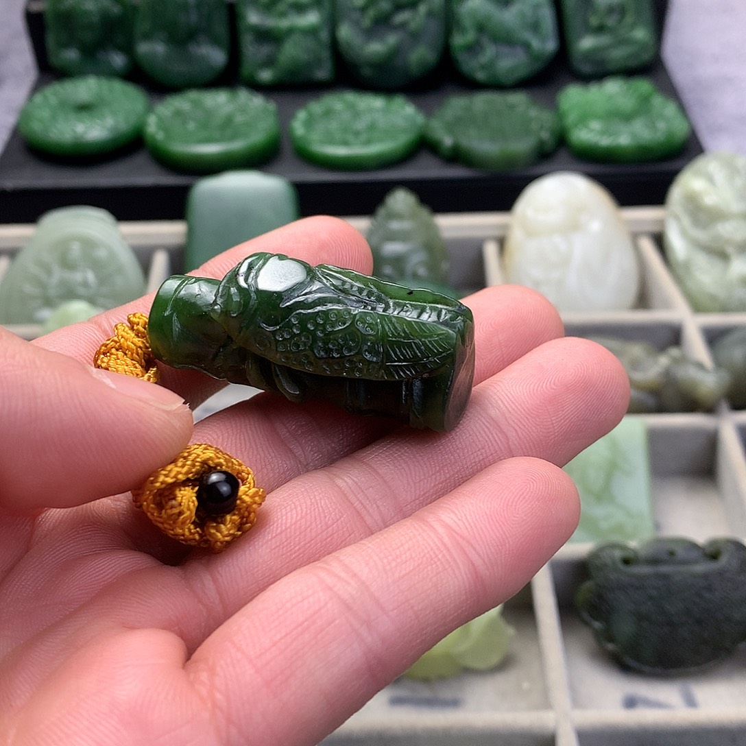 和田玉未镶嵌颈饰