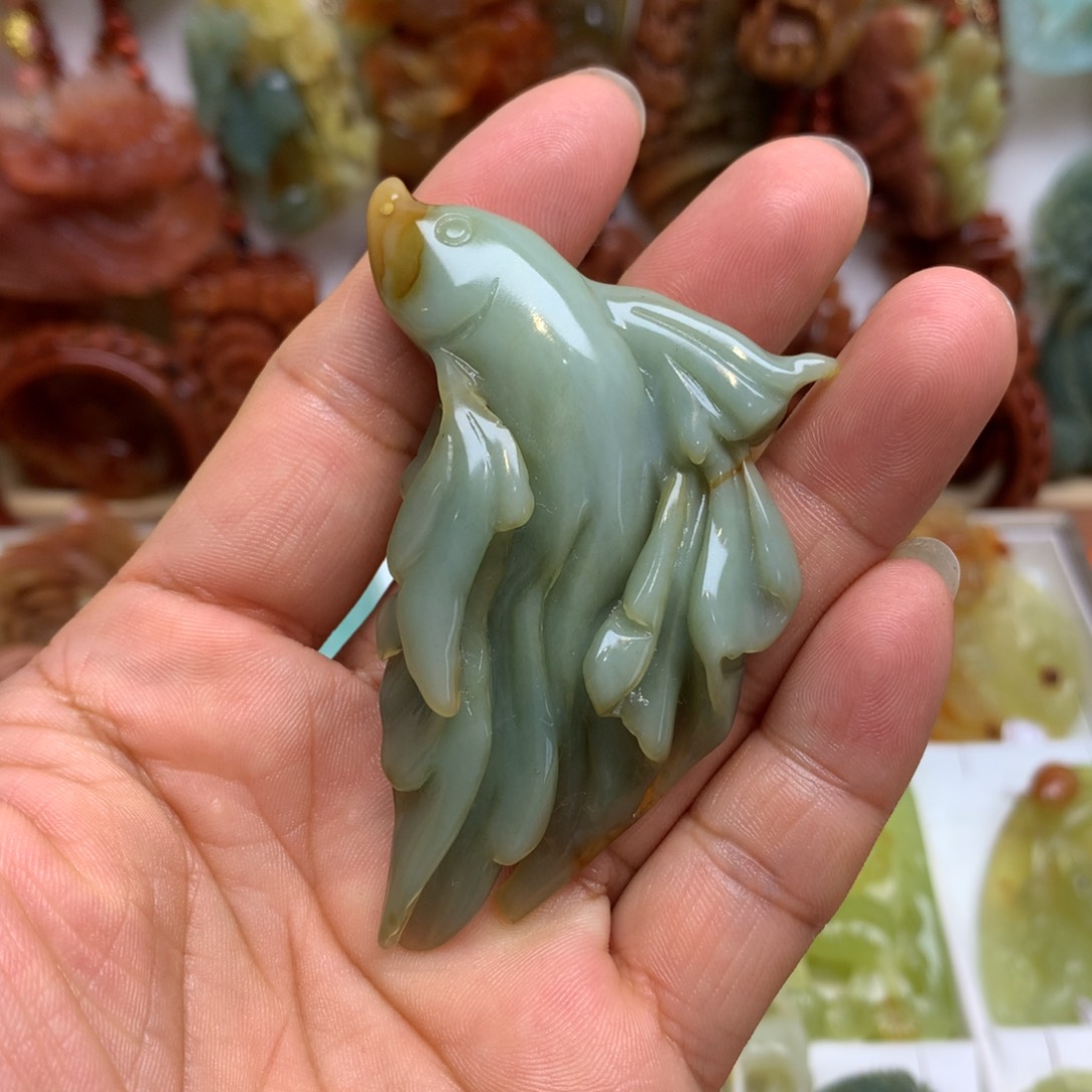 蛇纹石玉颈饰未镶嵌