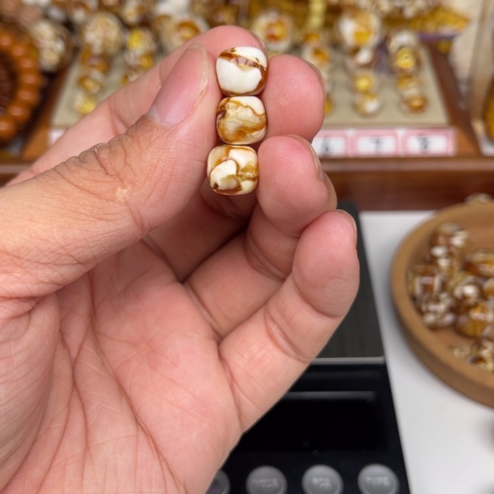 未镶嵌琥珀裸石恒**醋85号