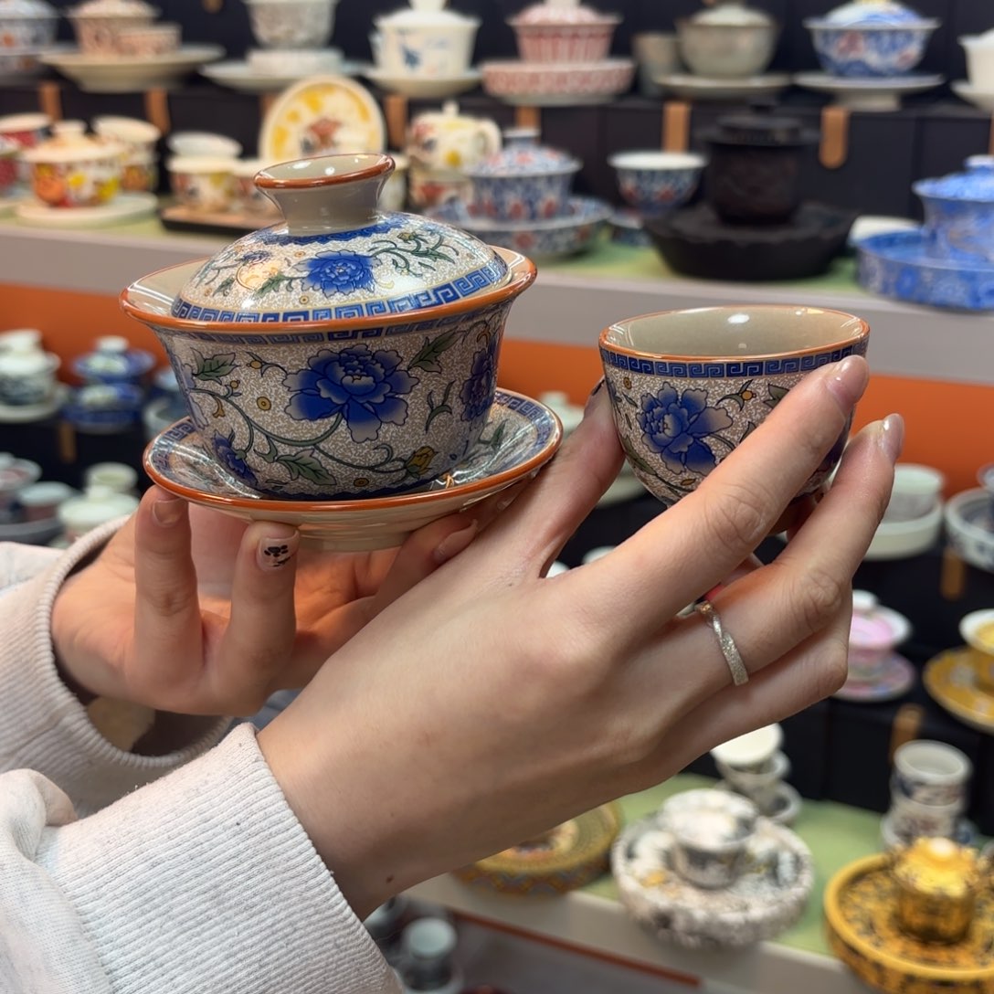 悬停车辆和行人通行