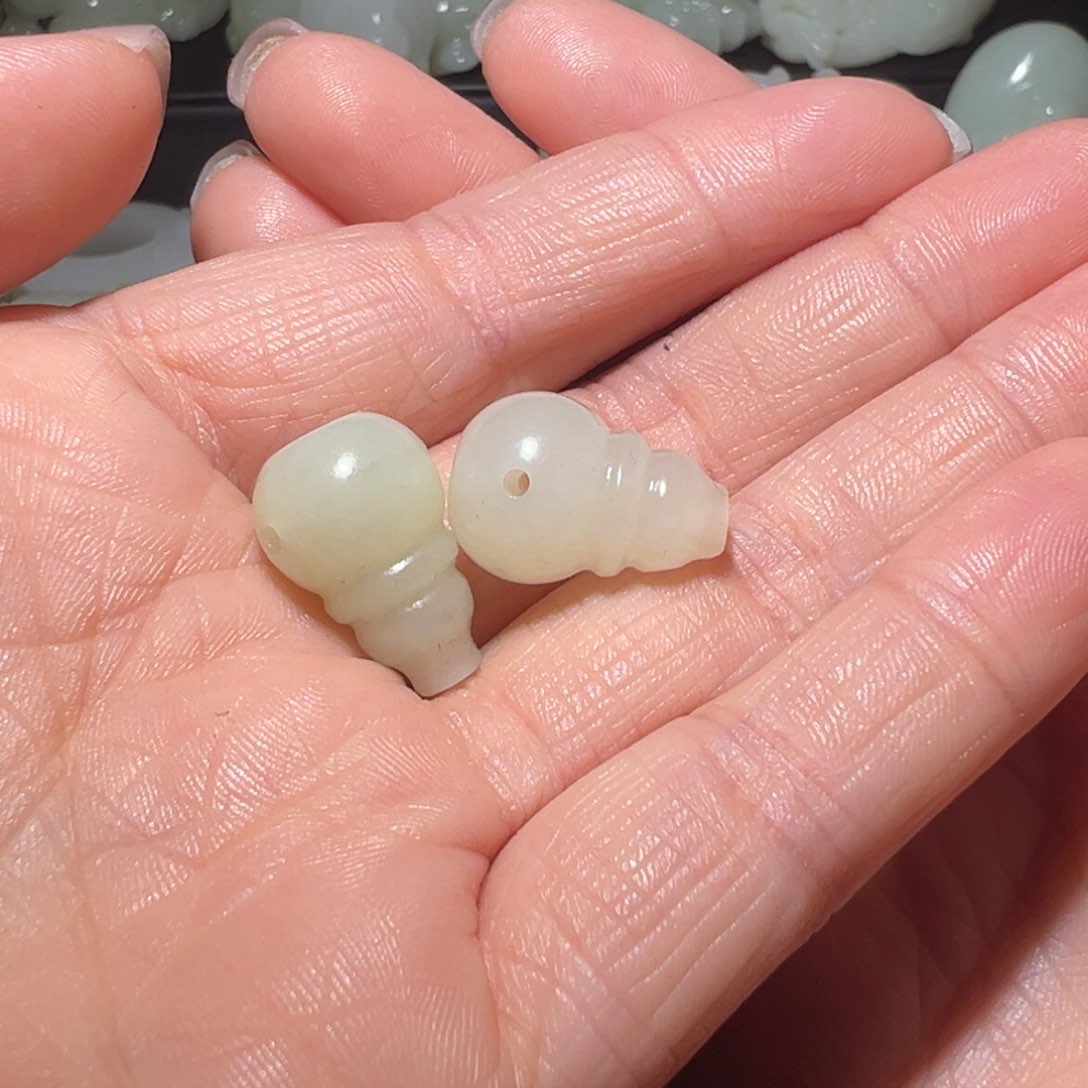 颈饰未镶嵌和田玉昆**石