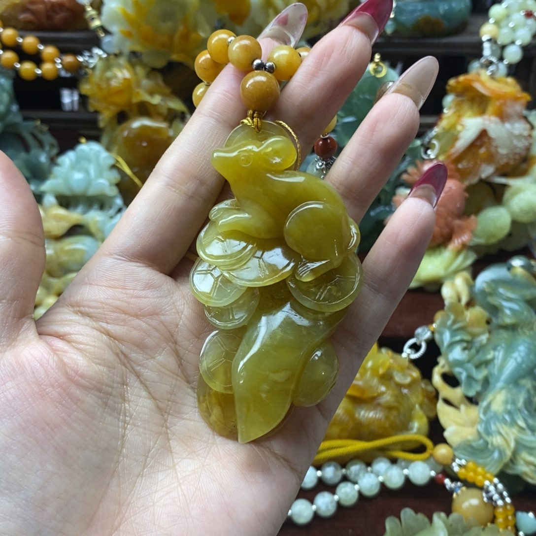 蛇纹石玉挂件未镶嵌