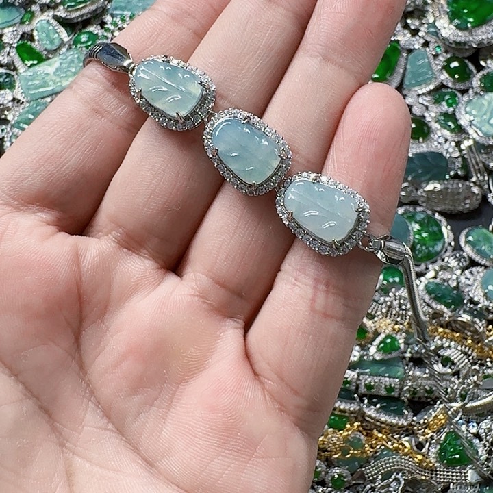 翡翠颈饰未镶嵌天然A货翡翠放漏