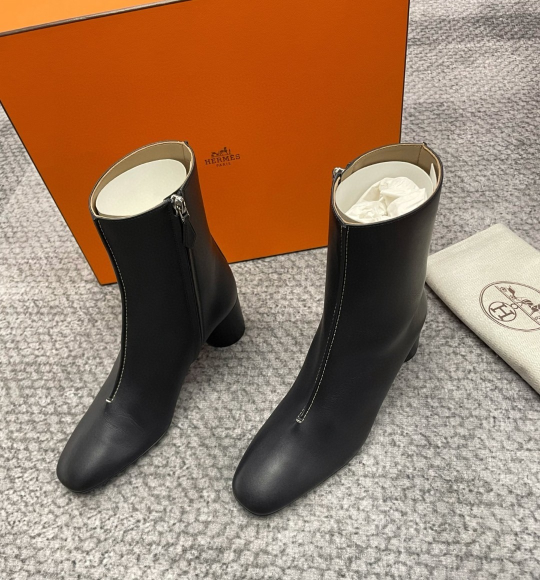 未使用 Hermes/爱马仕 外缝黑色中筒靴方头女鞋高跟/鞋码37靴子