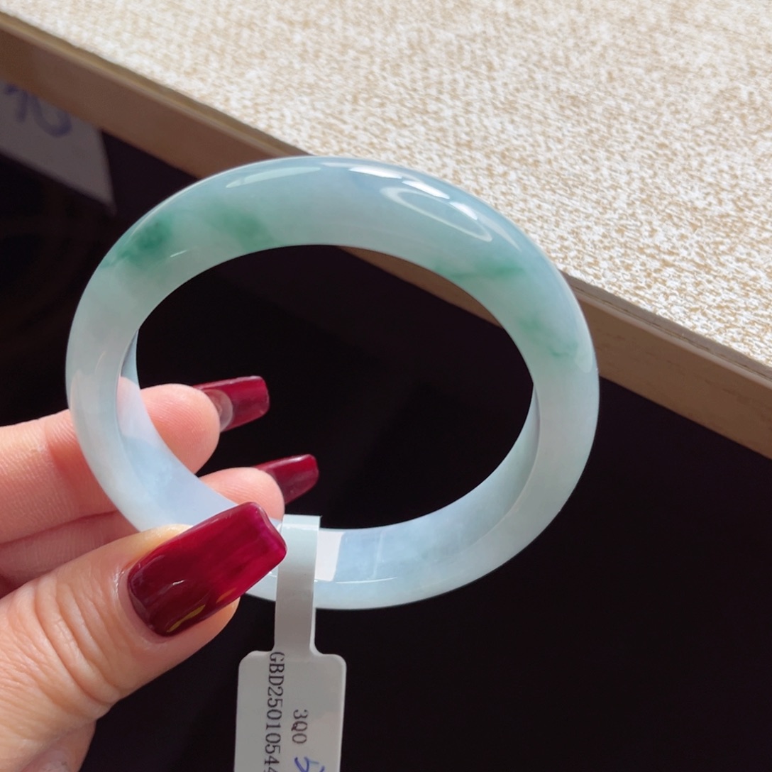 翡翠手镯未镶嵌手镯