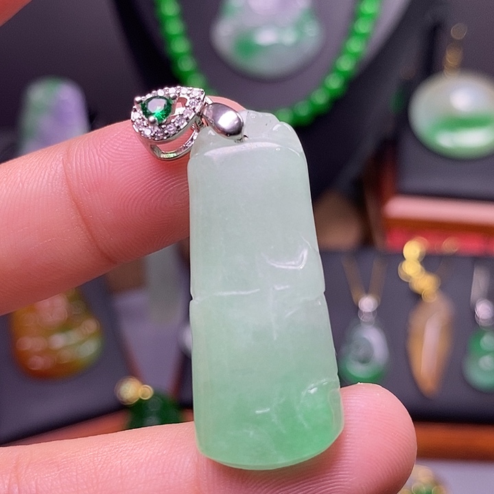 吊坠(赠链)未镶嵌翡翠