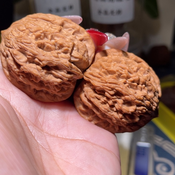 桃核把件             43虎头50.6克