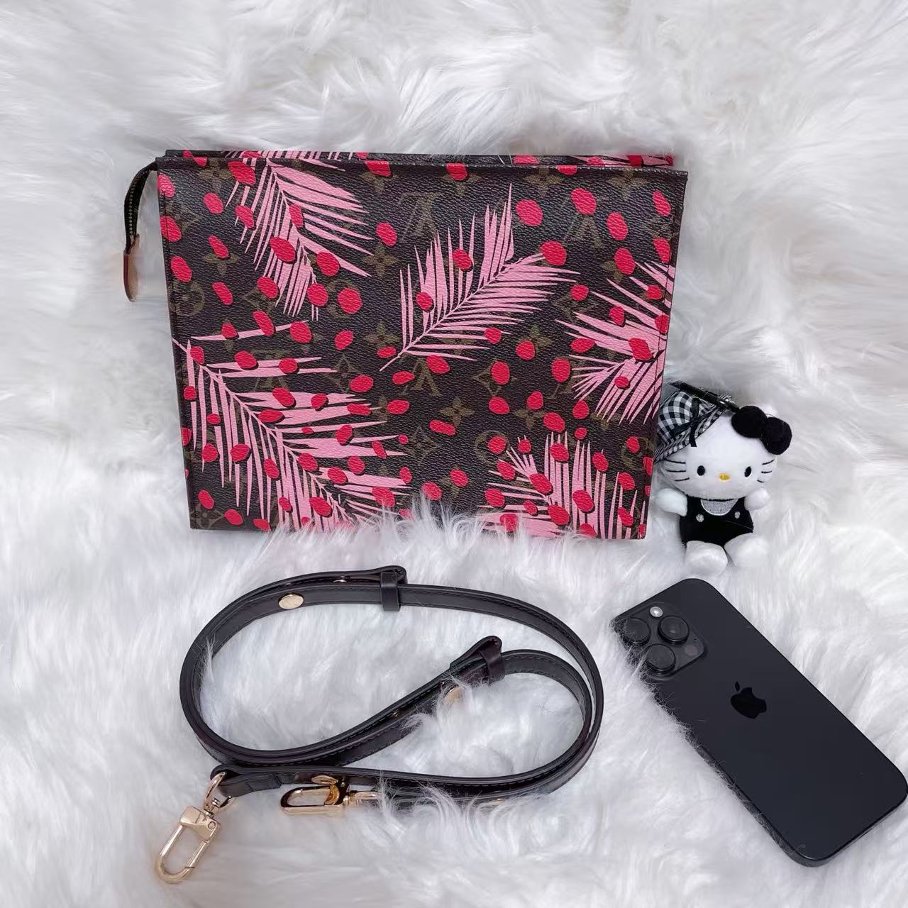 95新 LouisVuitton/路易威登 lv秀款洗漱手拿包2660187551