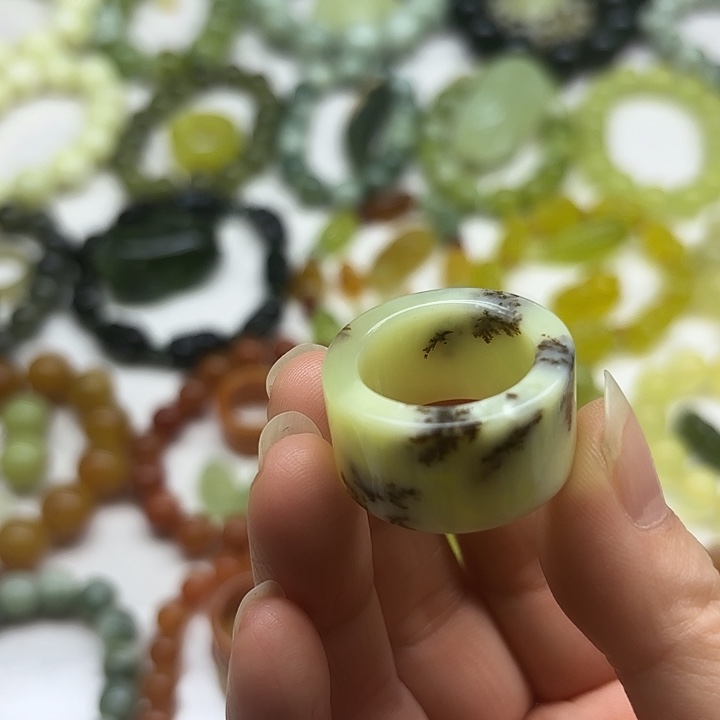 蛇纹石玉戒指未镶嵌