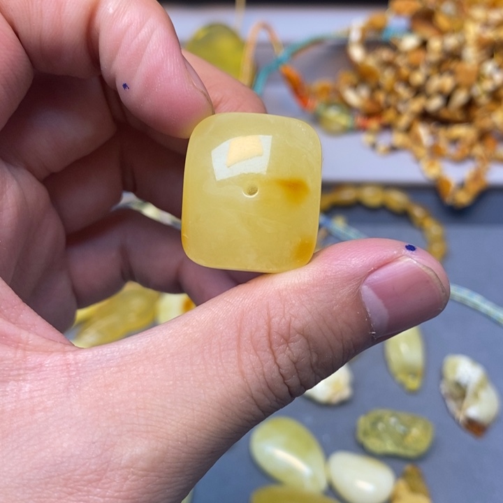 未镶嵌琥珀珠宝奇石