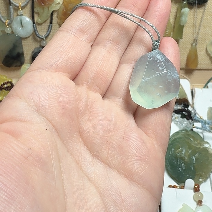 蛇纹石玉未镶嵌颈饰