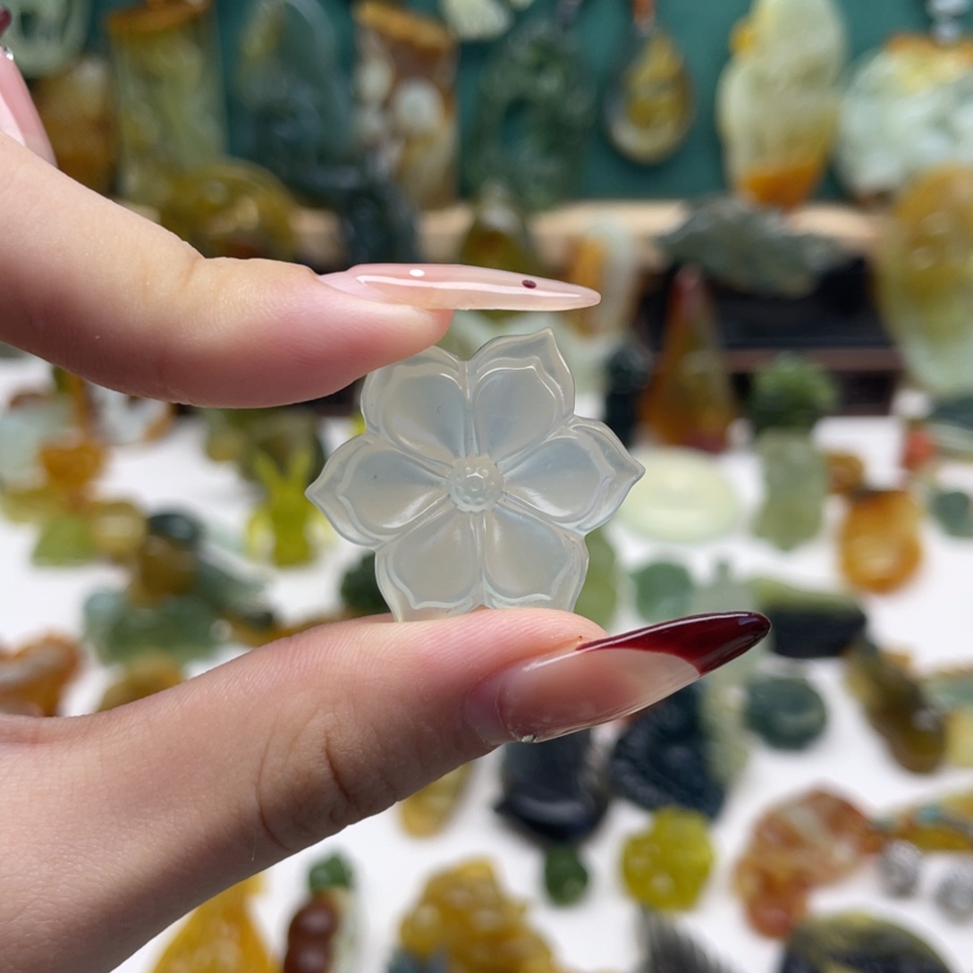 蛇纹石玉颈饰未镶嵌