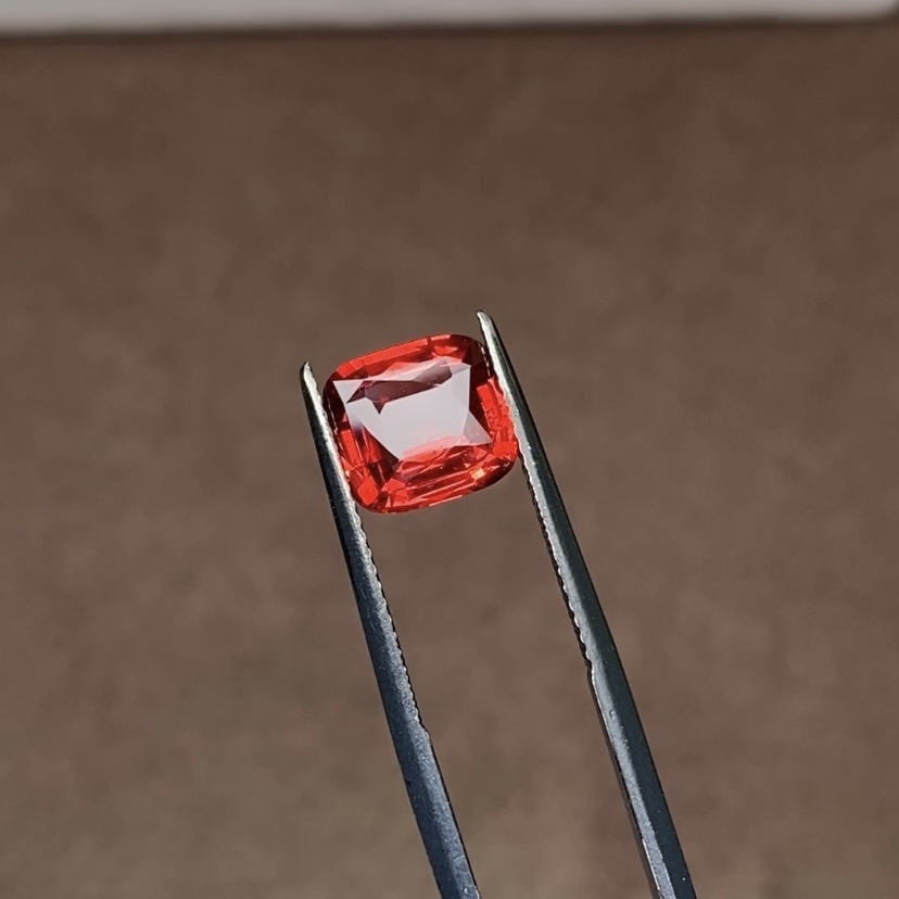 22H1091 马亨盖尖晶宝石（Virbant-Biliiance） 2.7克拉