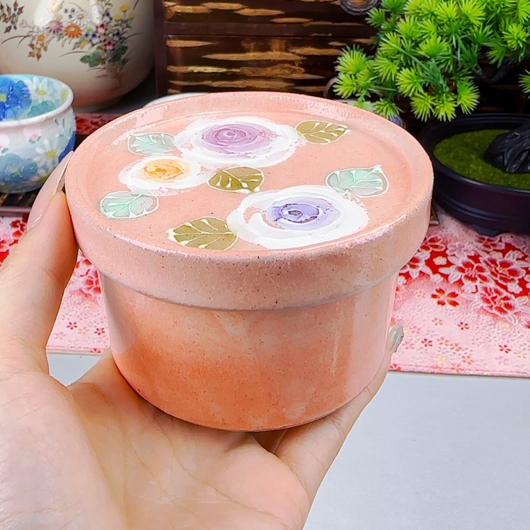 他家茶具瓷器真美！