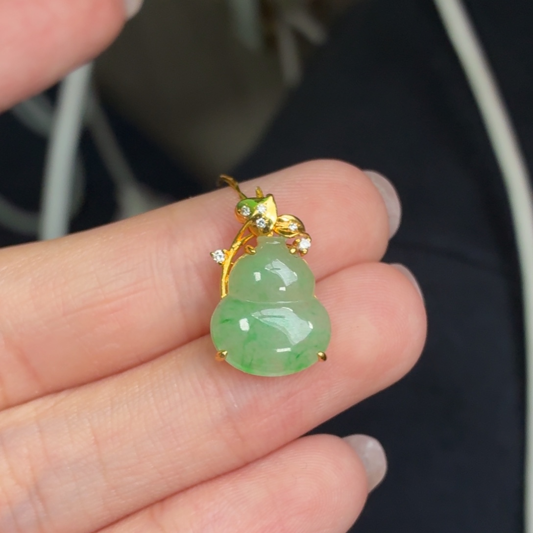 翡翠18K金镶嵌颈饰