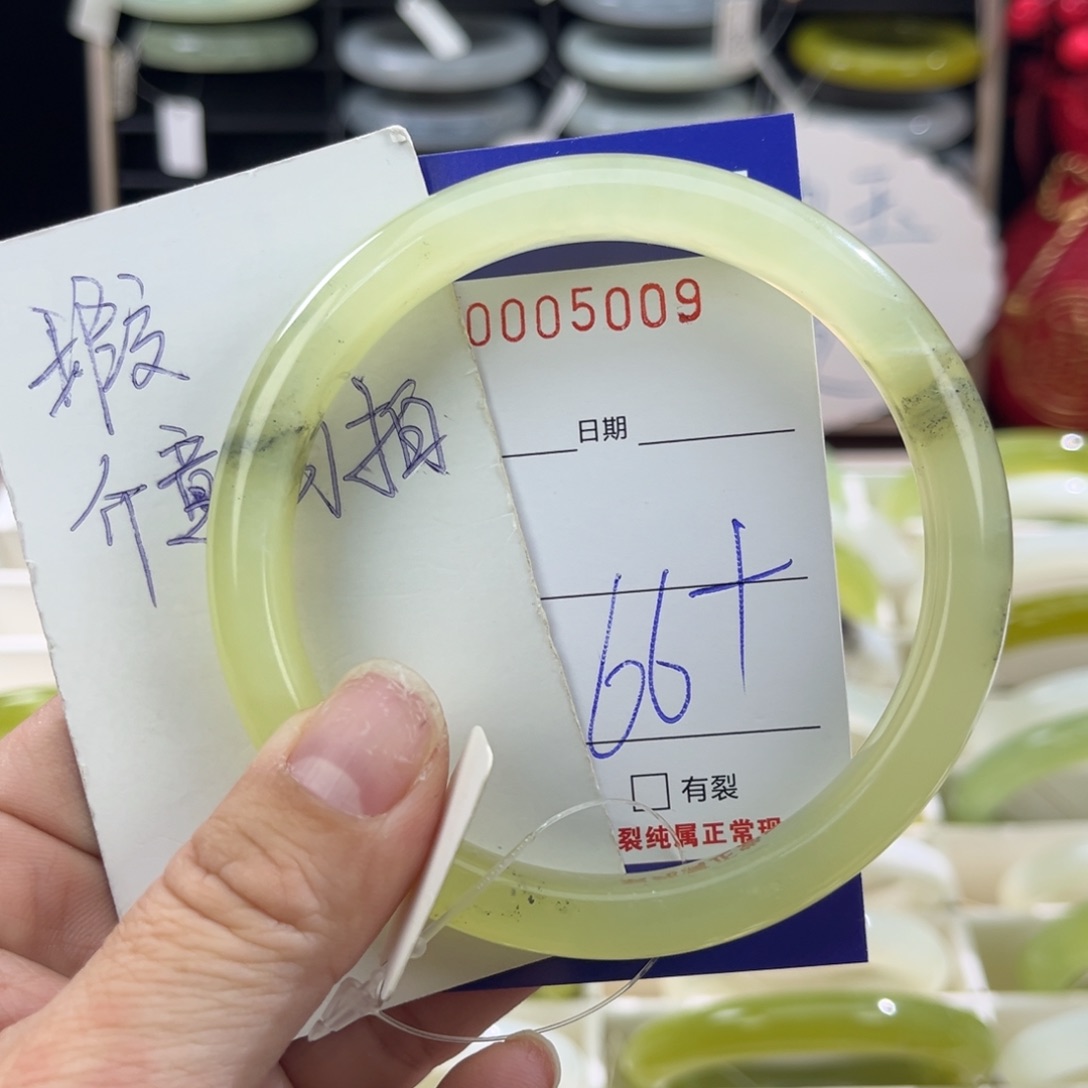 蛇纹石玉手镯未镶嵌
