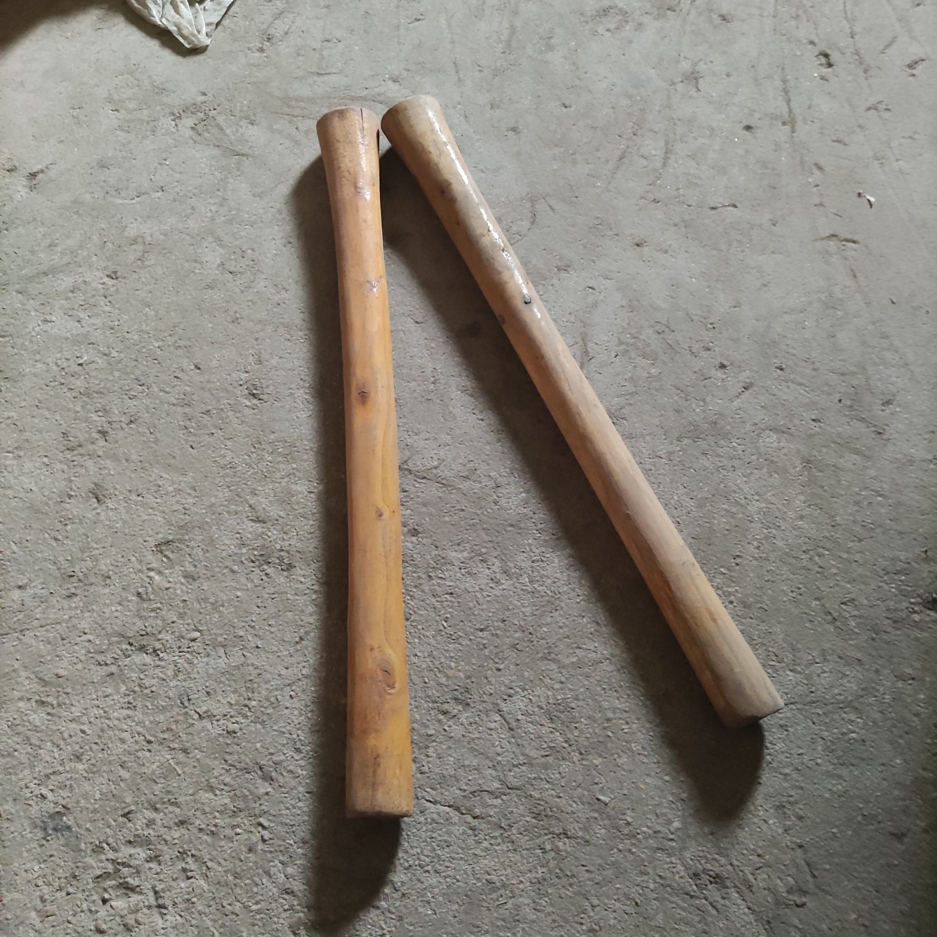 直播间老镐把两根一组有瑕疵正常使用