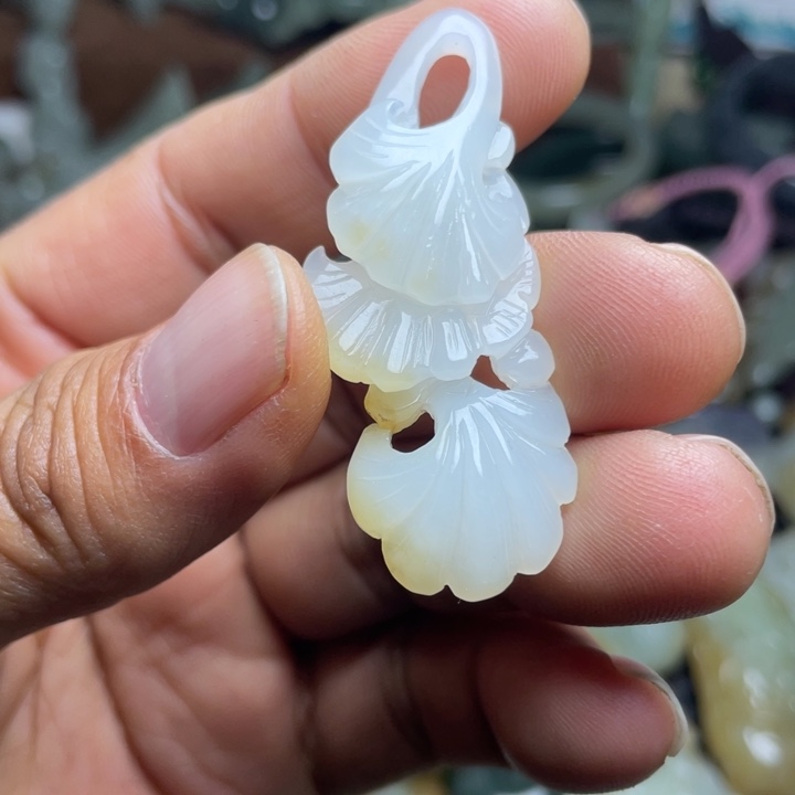 R***b和田玉未镶嵌颈饰