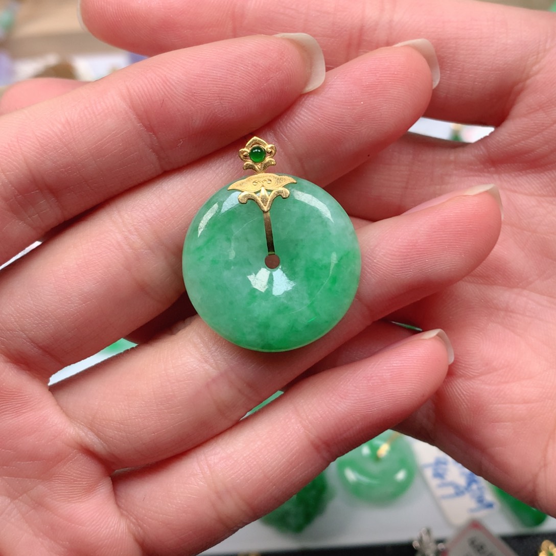 吊坠(不含链)未镶嵌翡翠