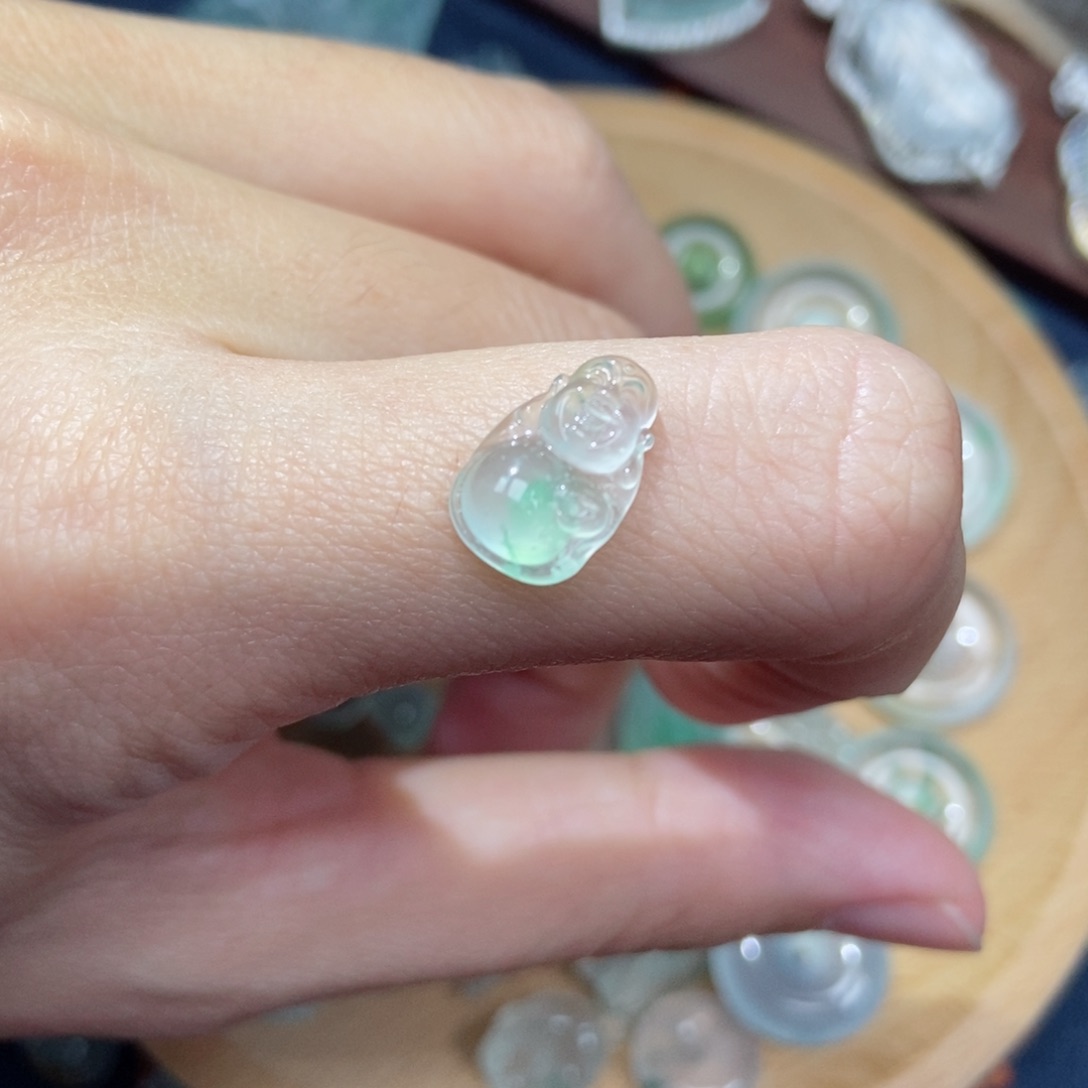 翡翠颈饰未镶嵌翡翠