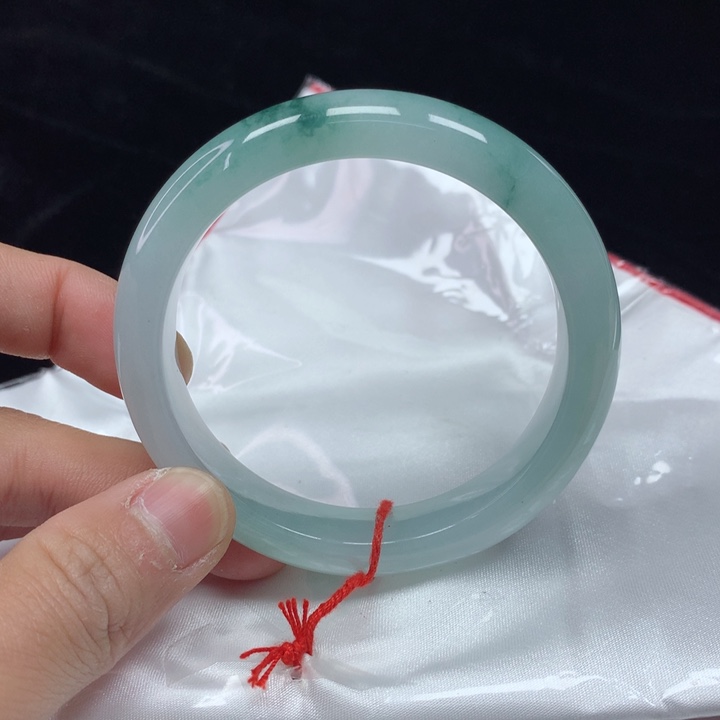 翡翠手镯（圆镯）未镶嵌56.6