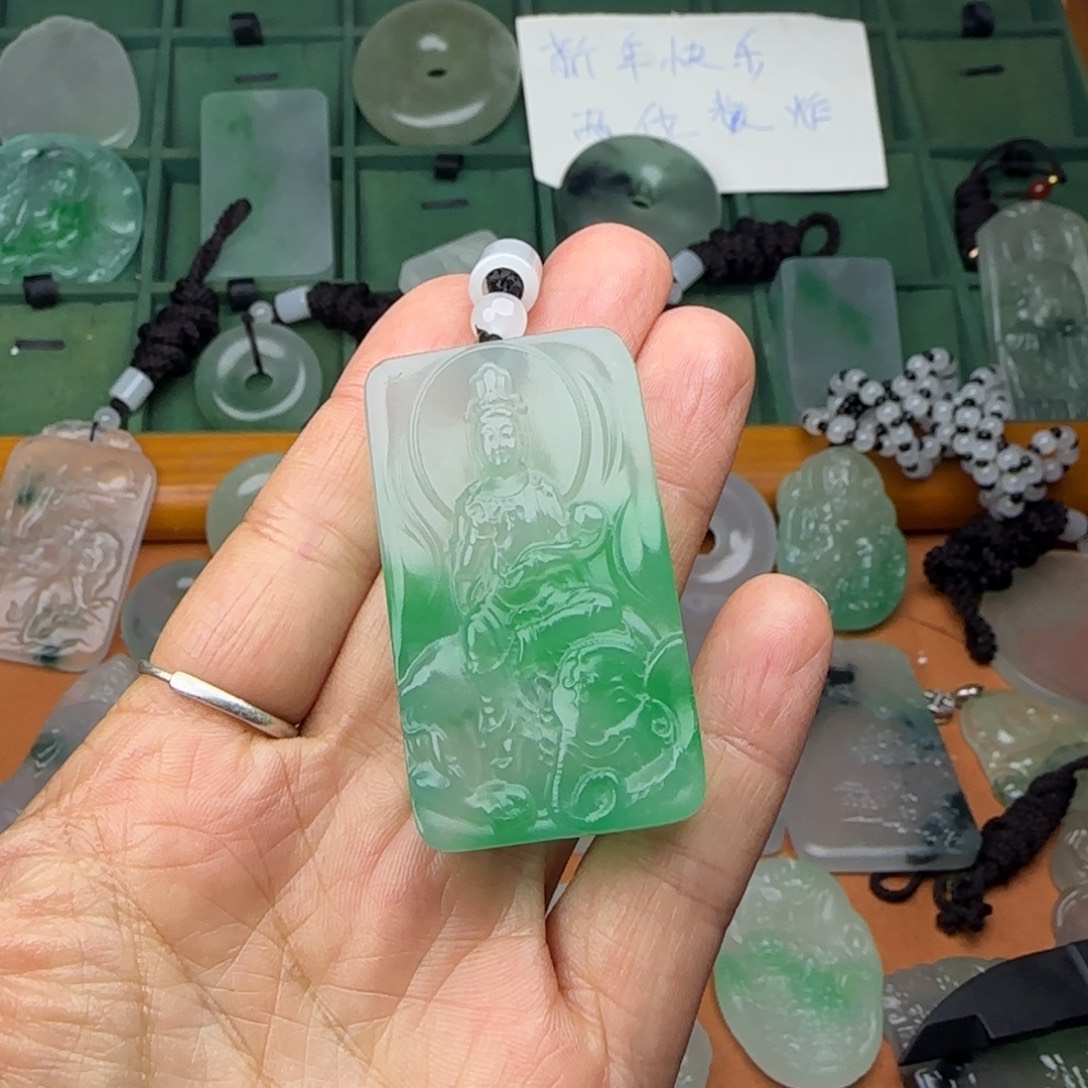 翡翠未镶嵌颈饰普贤