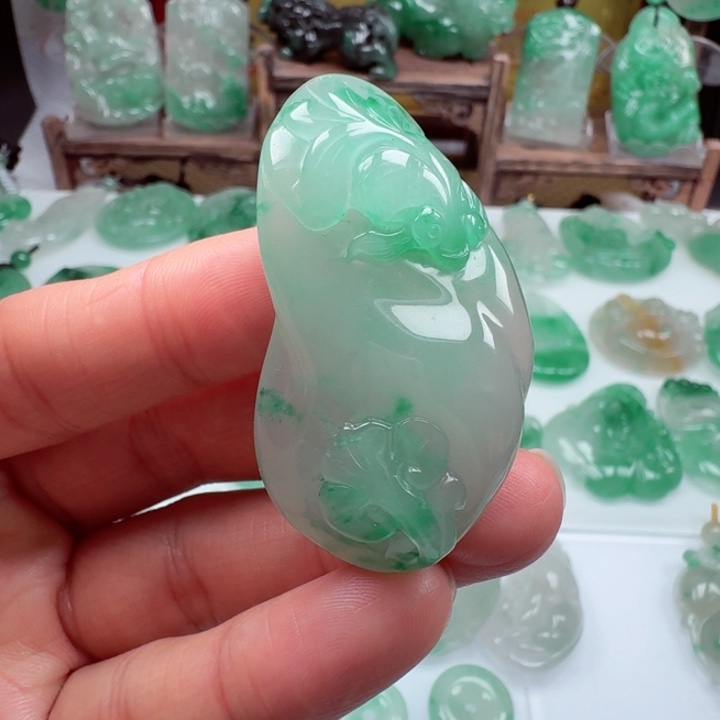 颈饰未镶嵌石英质玉