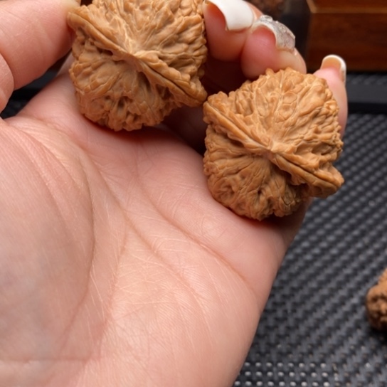 文玩核桃吊坠不***意41全品三角白