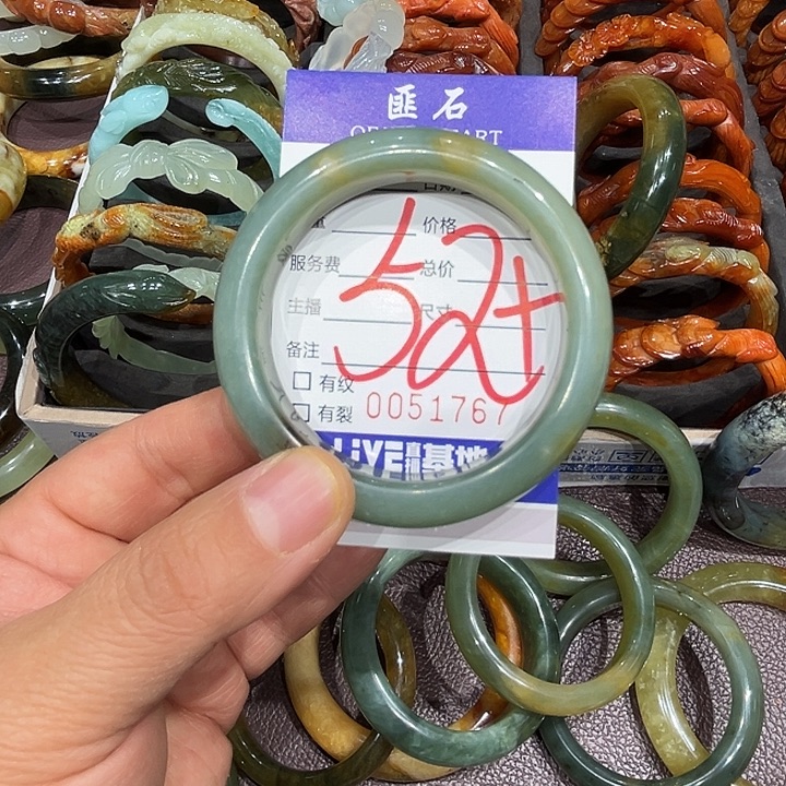 蛇纹石玉未镶嵌手镯