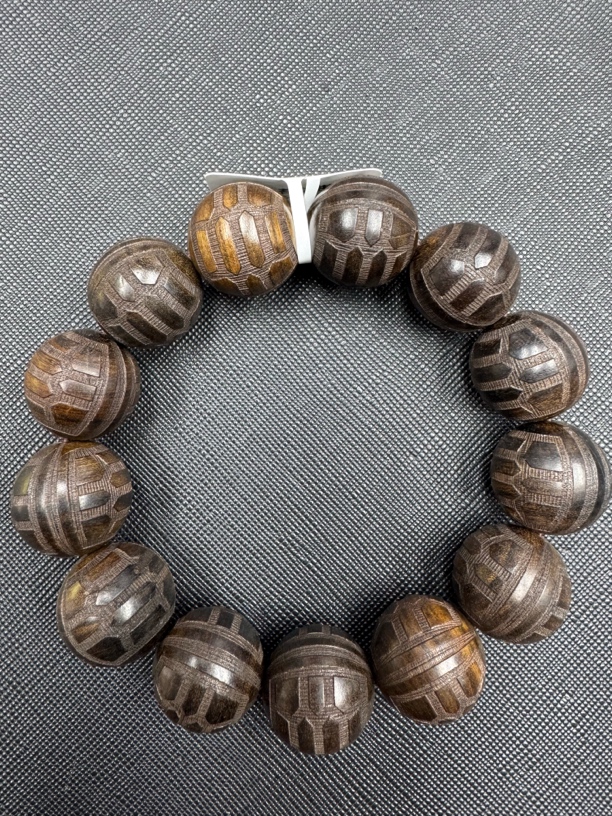 665沉木雕刻手串