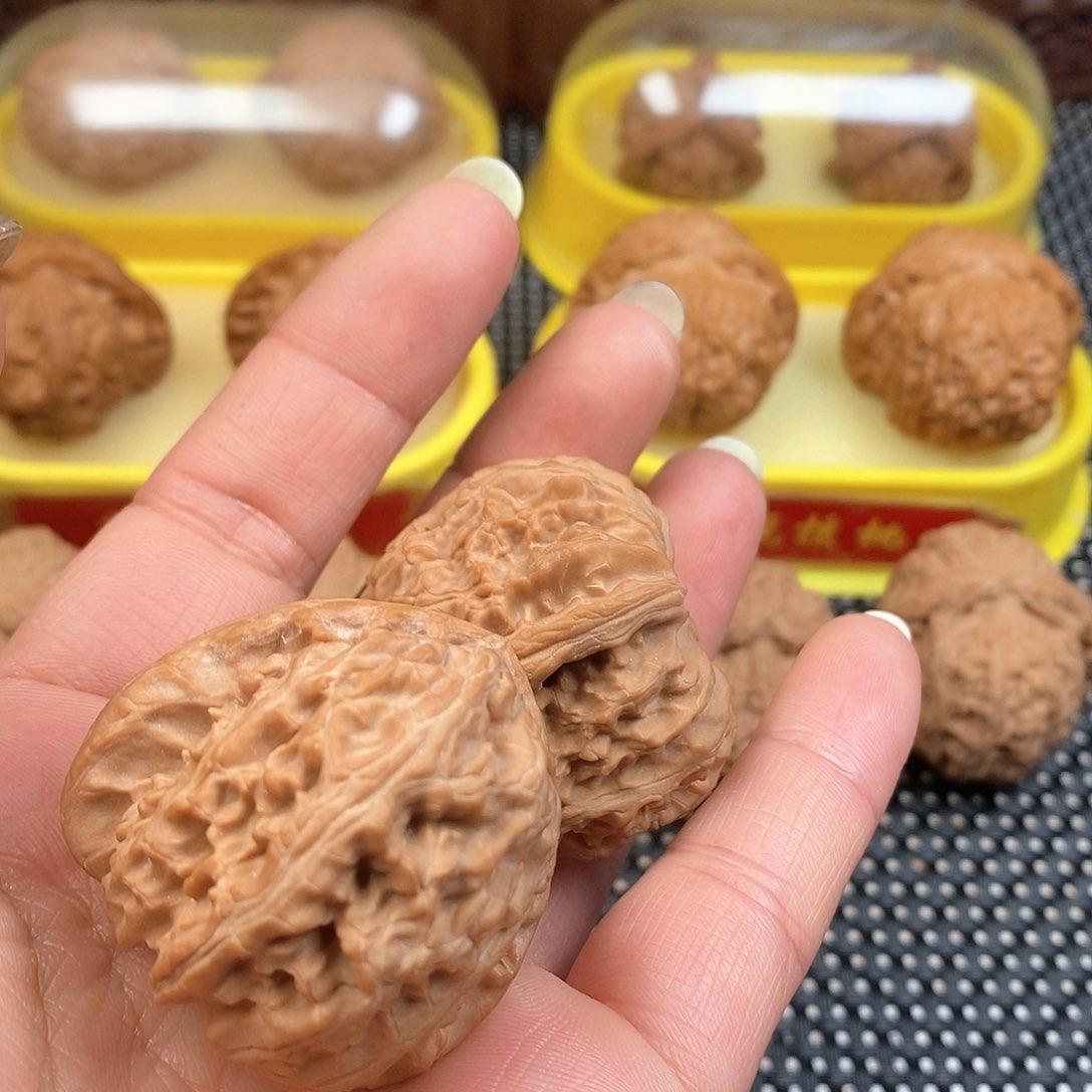 文玩核桃吊坠优***彪40尺三角白