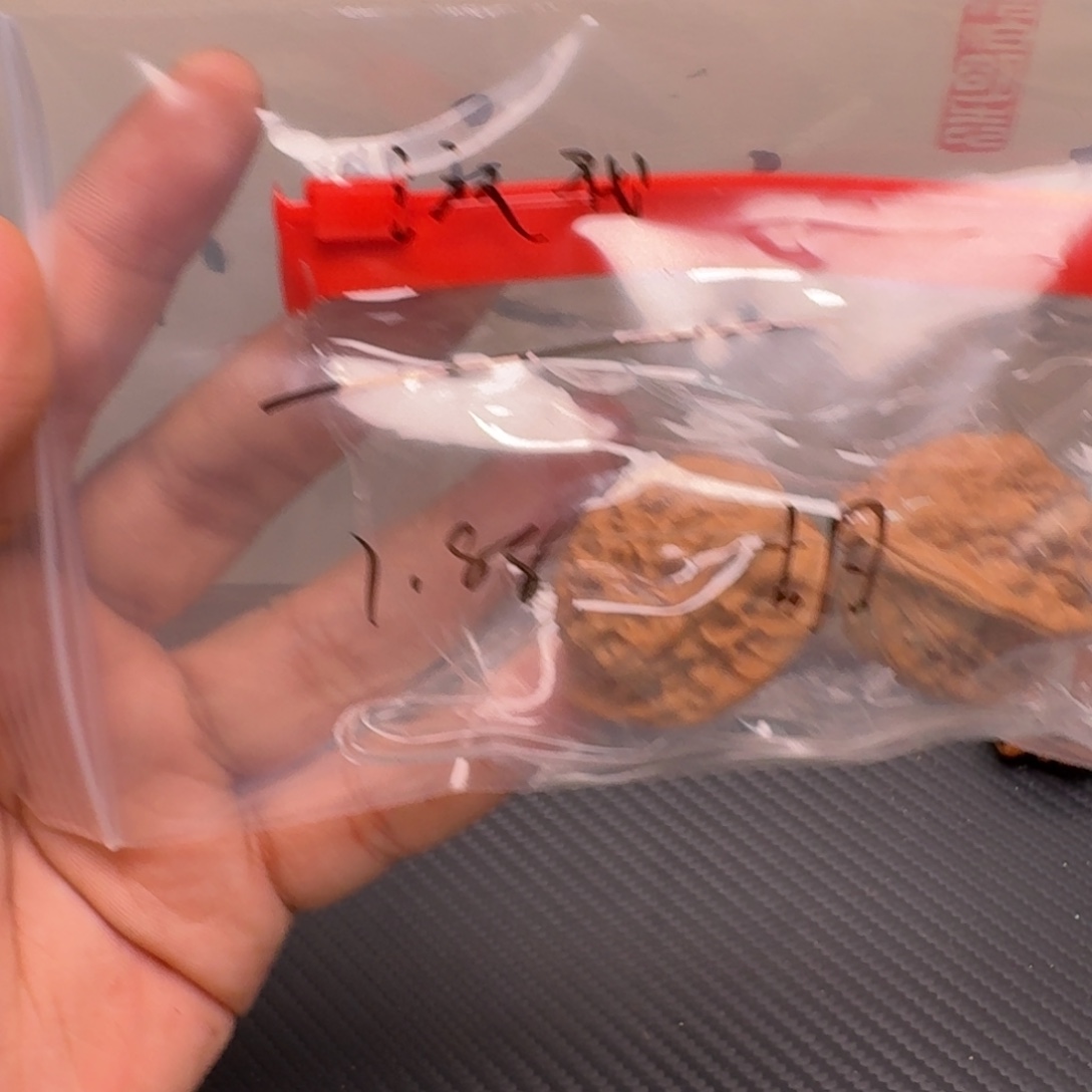 ****胡文玩核桃把件游戏点赞牡丹纹