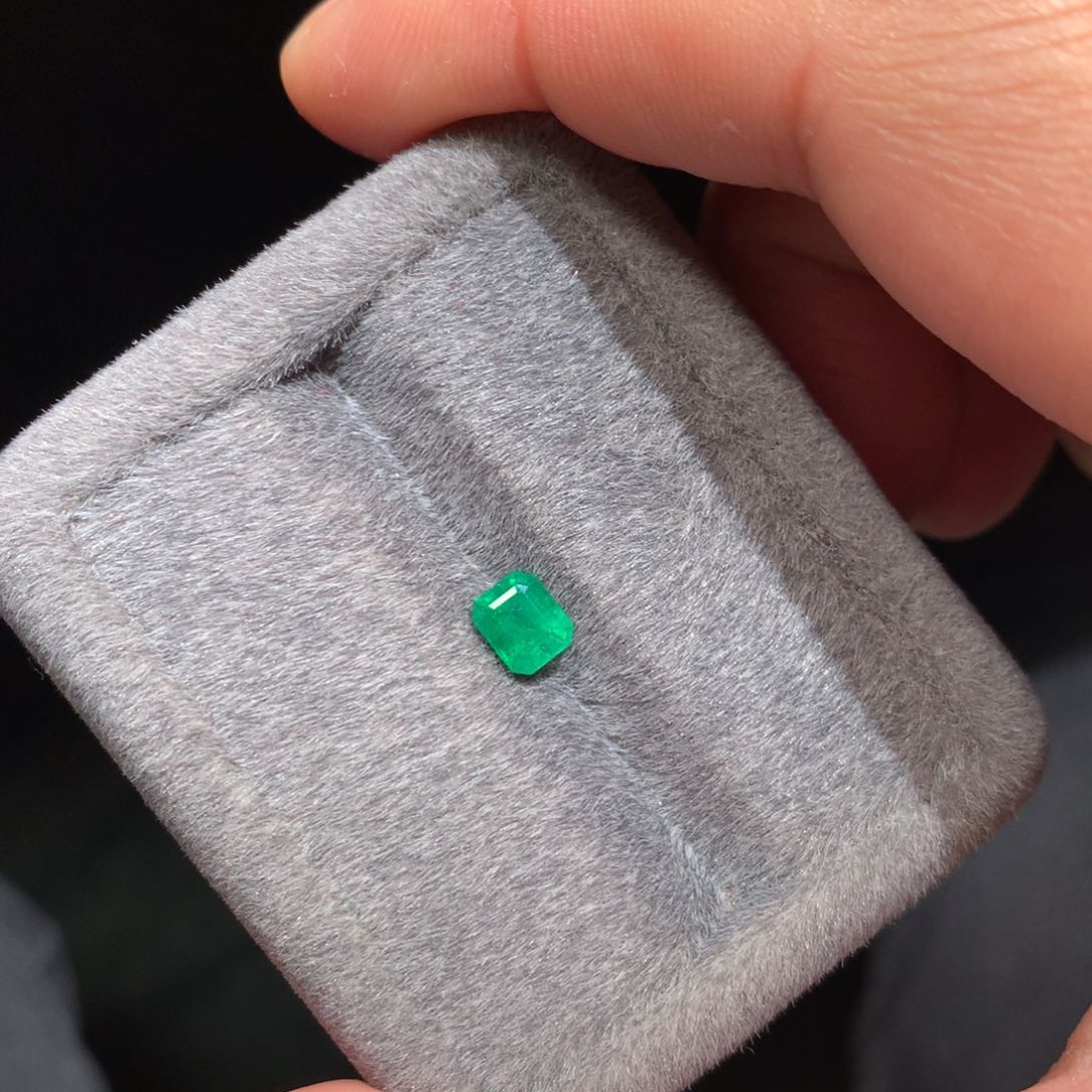 祖母绿裸石未镶嵌0.92克拉沃顿