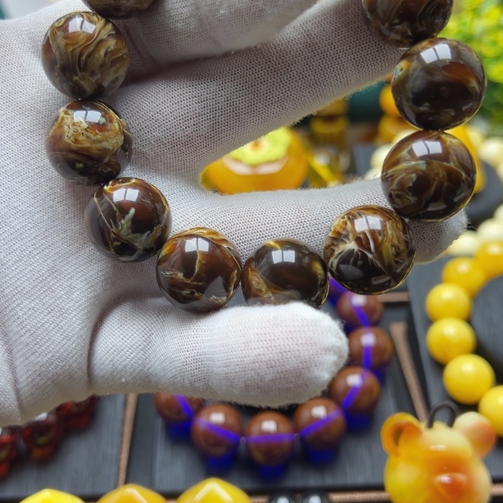 琥珀未镶嵌颈饰蜜蜡