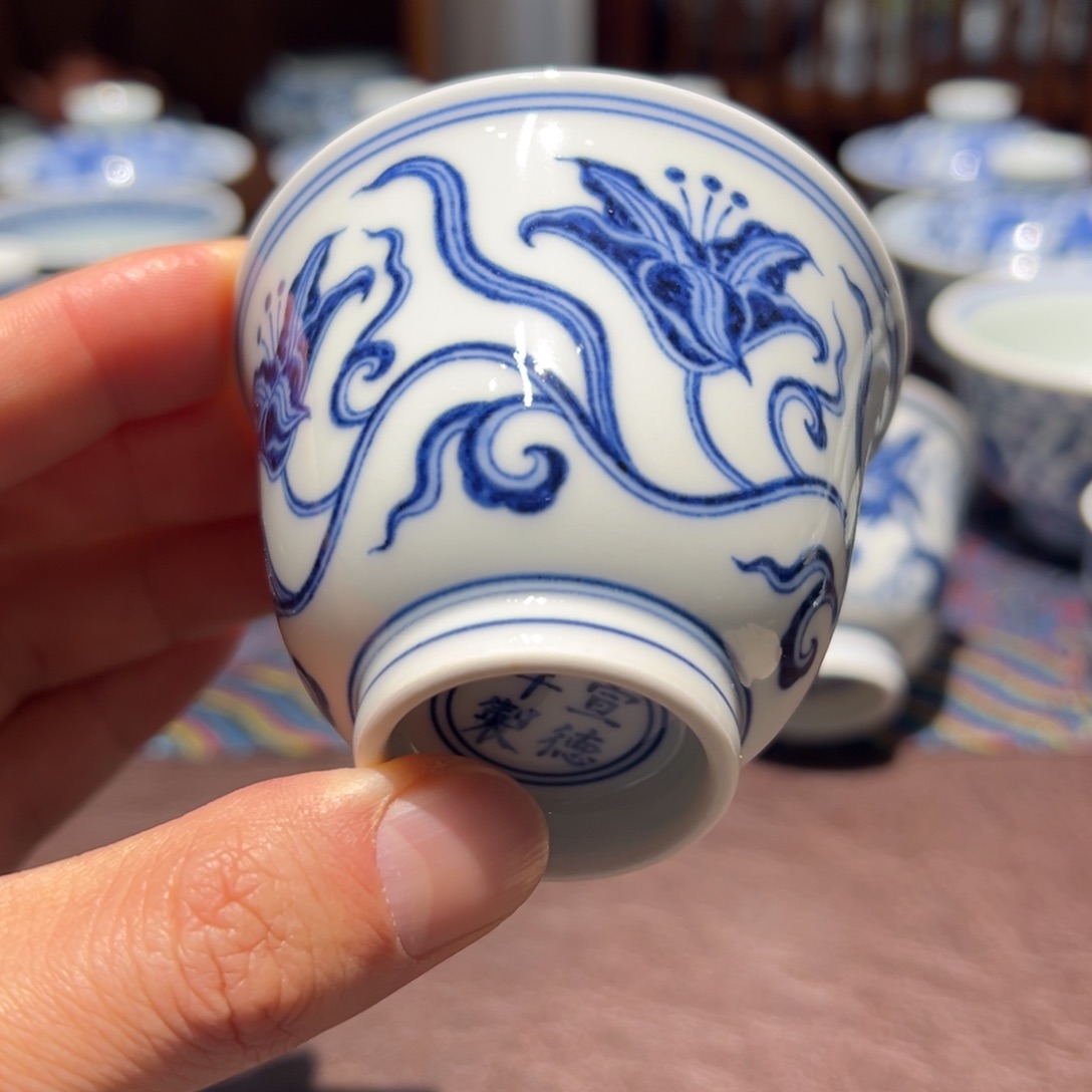 杯青花宣草纹铃铛杯口径约7.5厘米