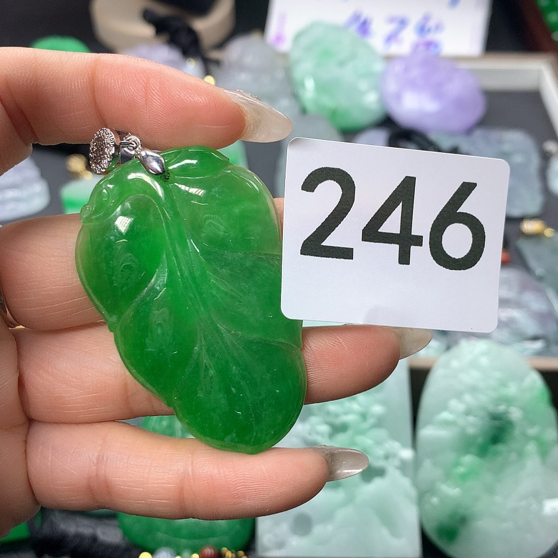 翡翠颈饰未镶嵌翡翠