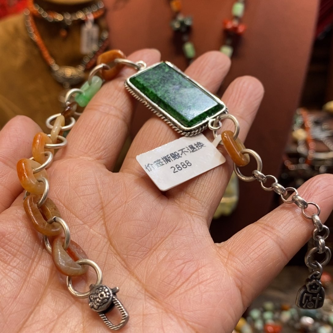 翡翠吊坠(赠链)未镶嵌