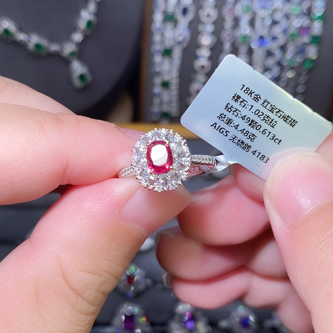 戒指彩色蓝宝石18K金镶嵌