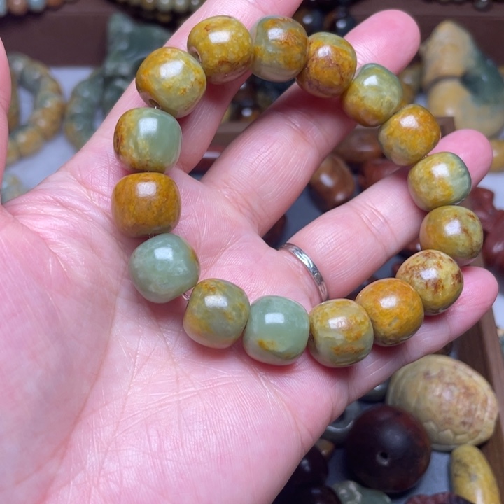 ****柿岫岩河磨玉（透闪石质玉）未镶嵌颈饰